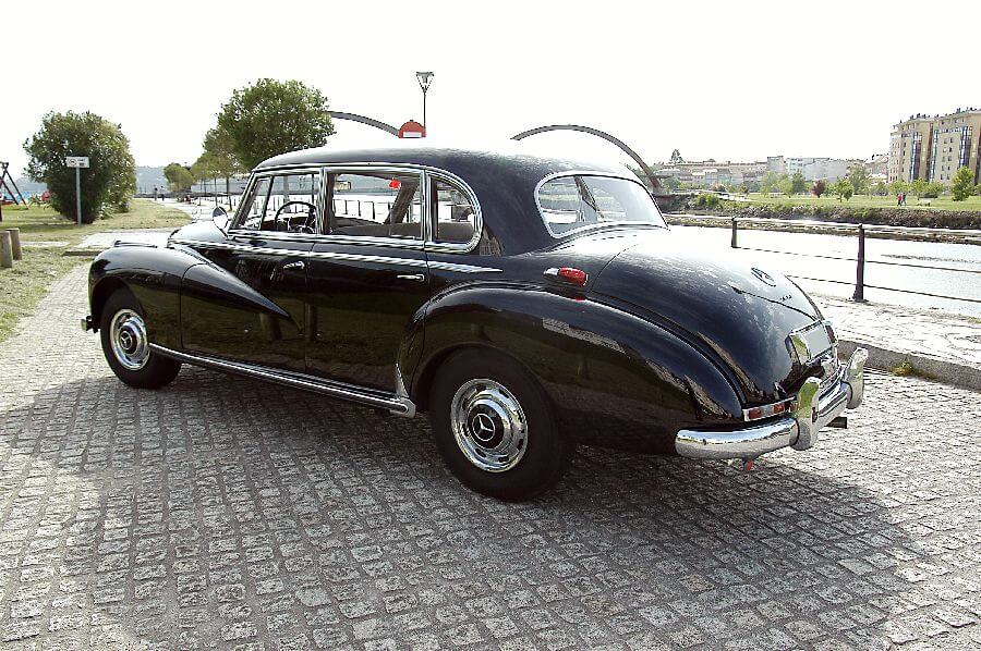 Mercedes-Type-300-Adenauer-1956-4