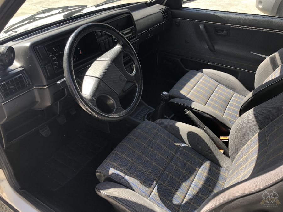 Volkswagen-Golf-GTI-MKII-1987-10