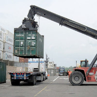 Transporte terrestre a un puerto norteamericano