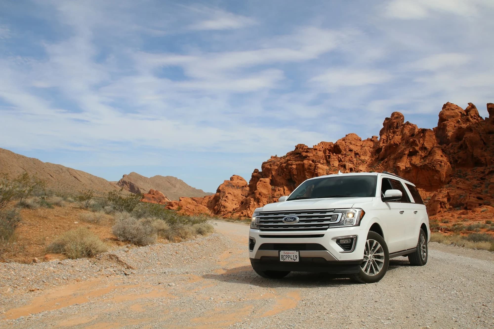 Ford Expedition americano en el desierto — XL Cars, especialistas en importación de coches americanos