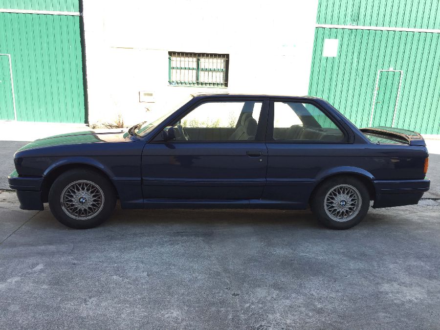 BMW-318-IS-Coupe-1990-4