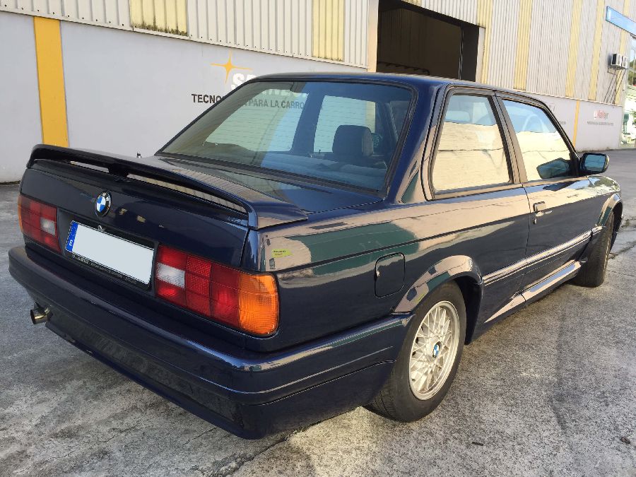 BMW-318-IS-Coupe-1990-8