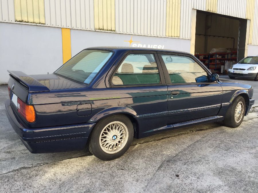 BMW-318-IS-Coupe-1990-9