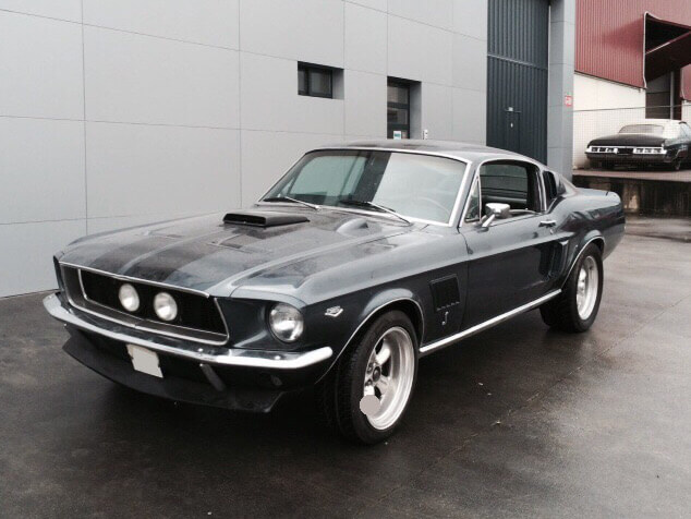 Ford-Mustang-Fastback-negro-1967-3
