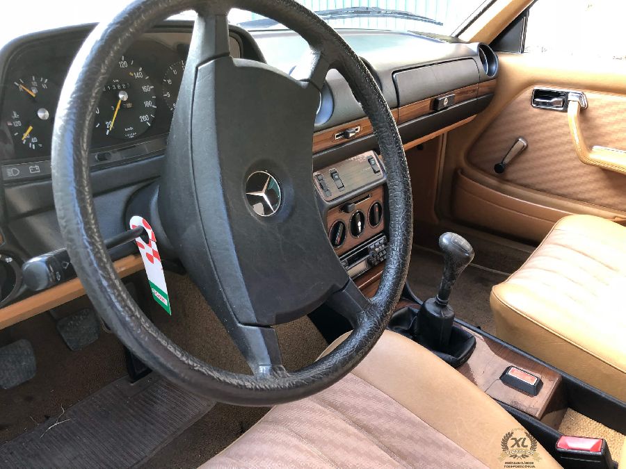 Mercedes-Benz-230-CE-1979-11